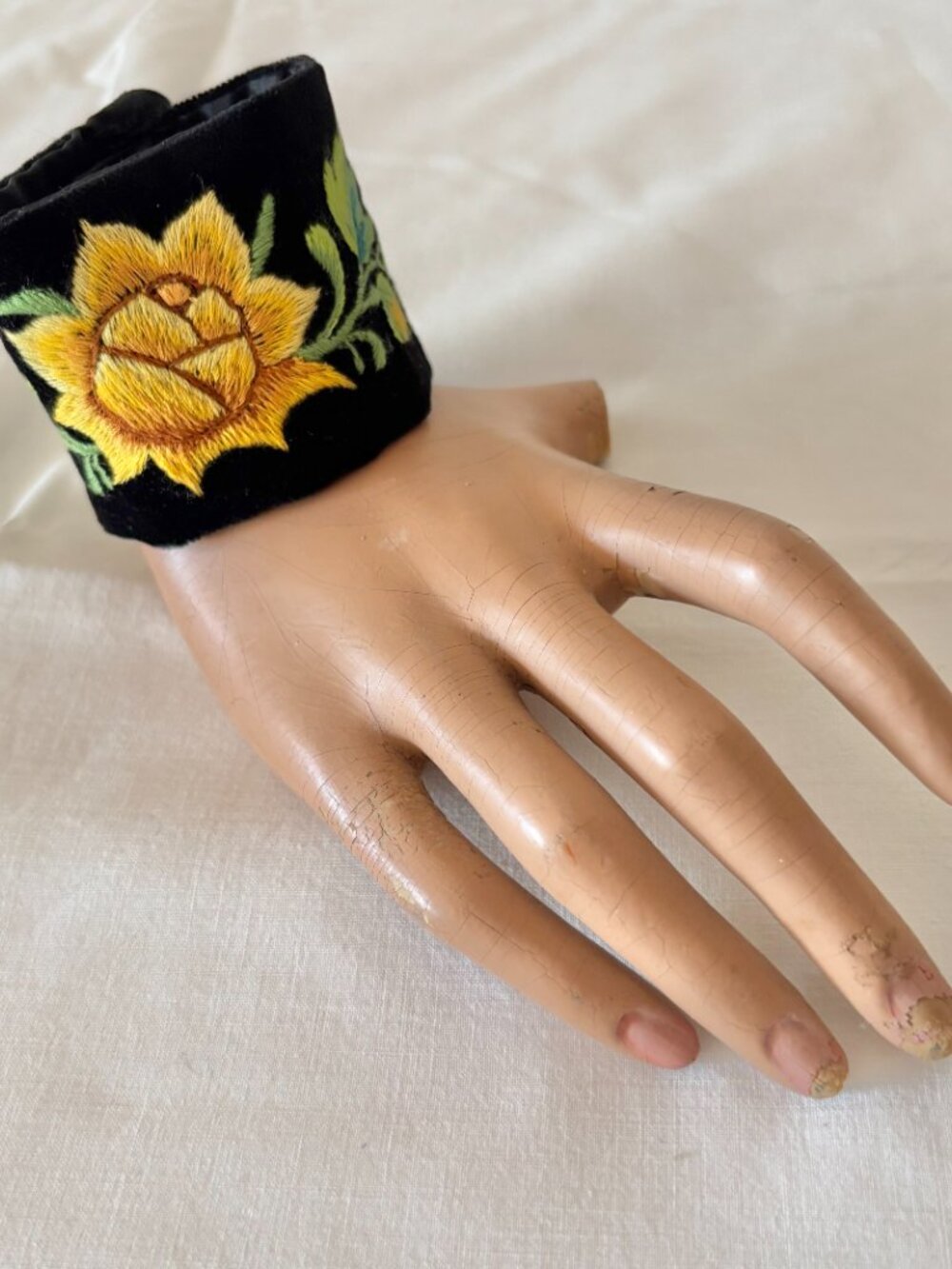 Lowicz Poland Embroidered Floral Folk Cuffs Polish - Picture 7 of 13